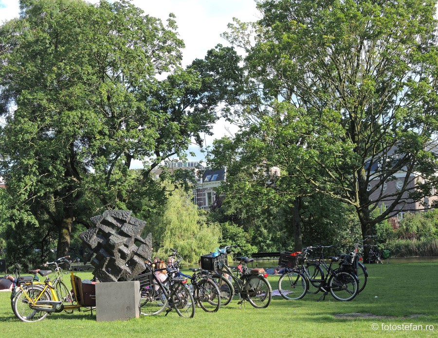 poza biciclete parcul Vondel amsterdam olanda
