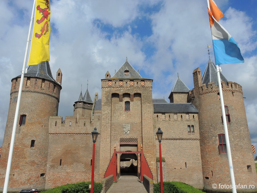 Castelul Muiderslot poza obiectiv turistic aproape amsterdam olanda