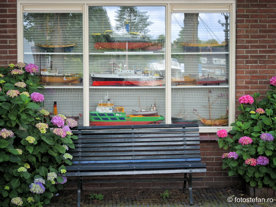fotografie machete vapoare fereastra geam casa olandeza
