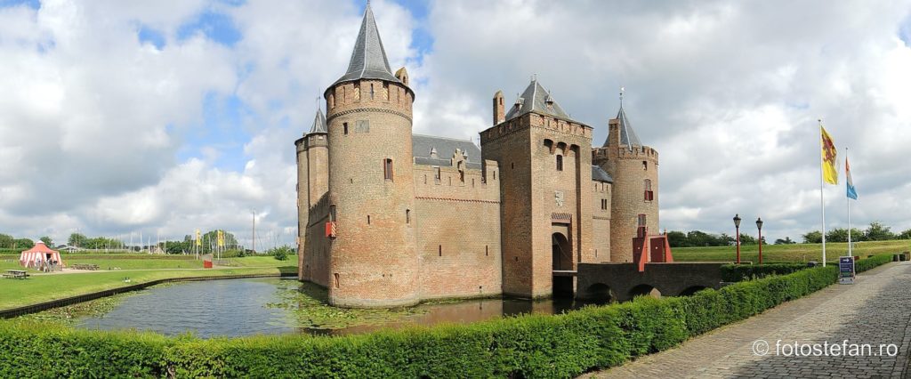fotografie panoramica Castelul Muiderslot cetate fortareata medievala