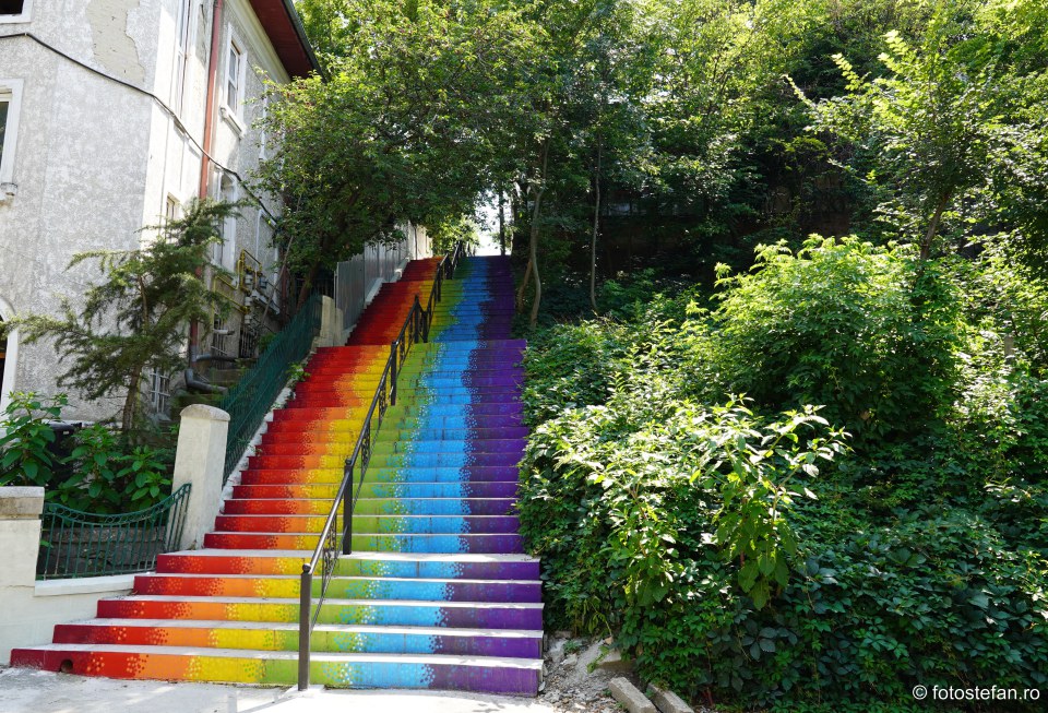 poza scari colorate parcul romniceanu cotroceni bucuresti