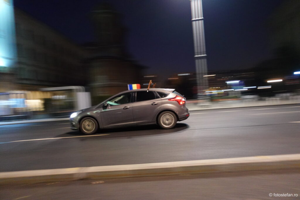 moving car night sony zv-1 review focus