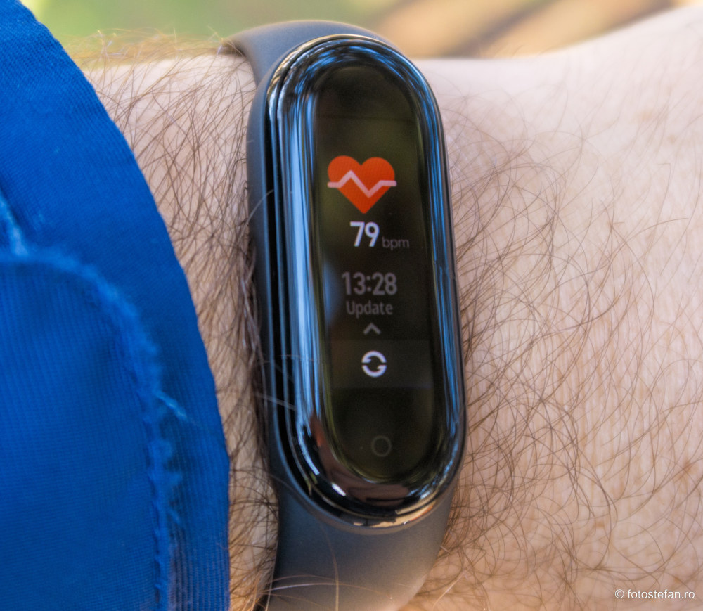 test ecran bratara fitness monitorizare ritm cardiac