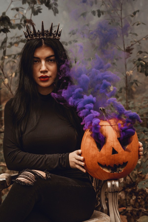 sugestii si echipamente foto-video pentru fotografii de Halloween poza portret fata costumata halloween dovleac 