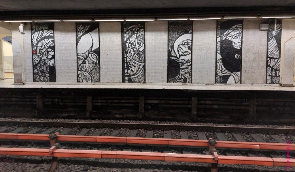 poza pictura murala statie metrou romana bucuresti