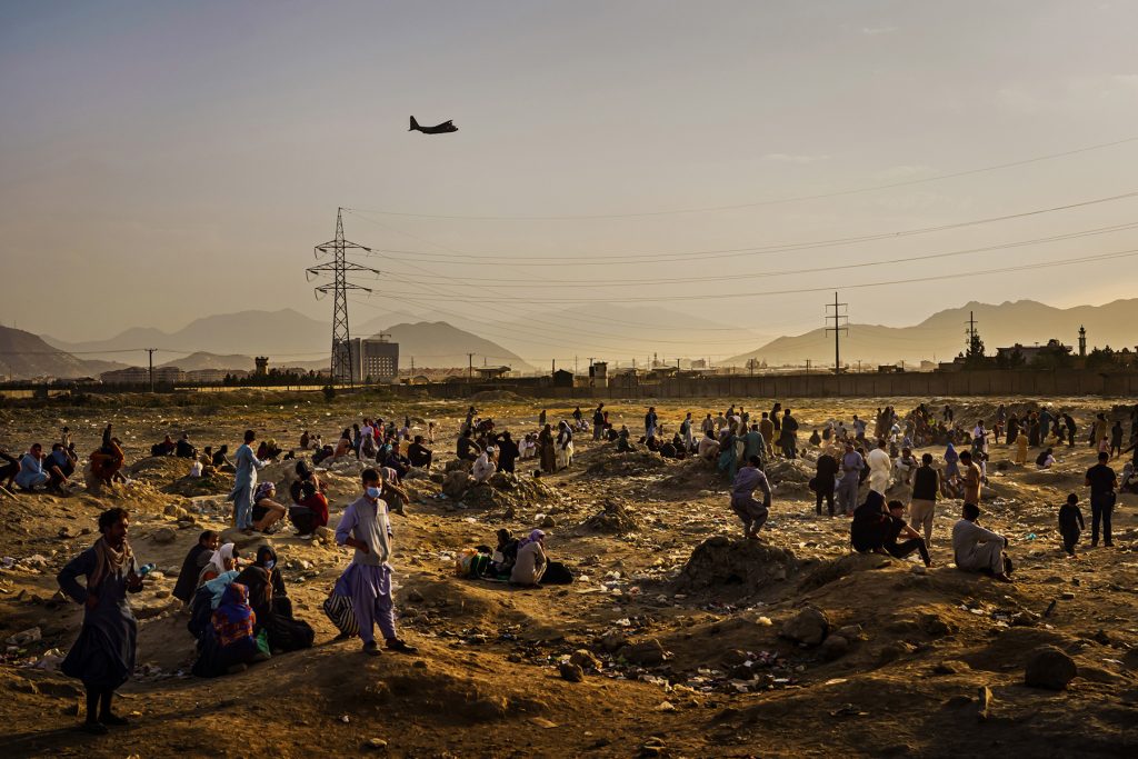 fotoreporter Marcus Yam fotografie afganistan avion oameni