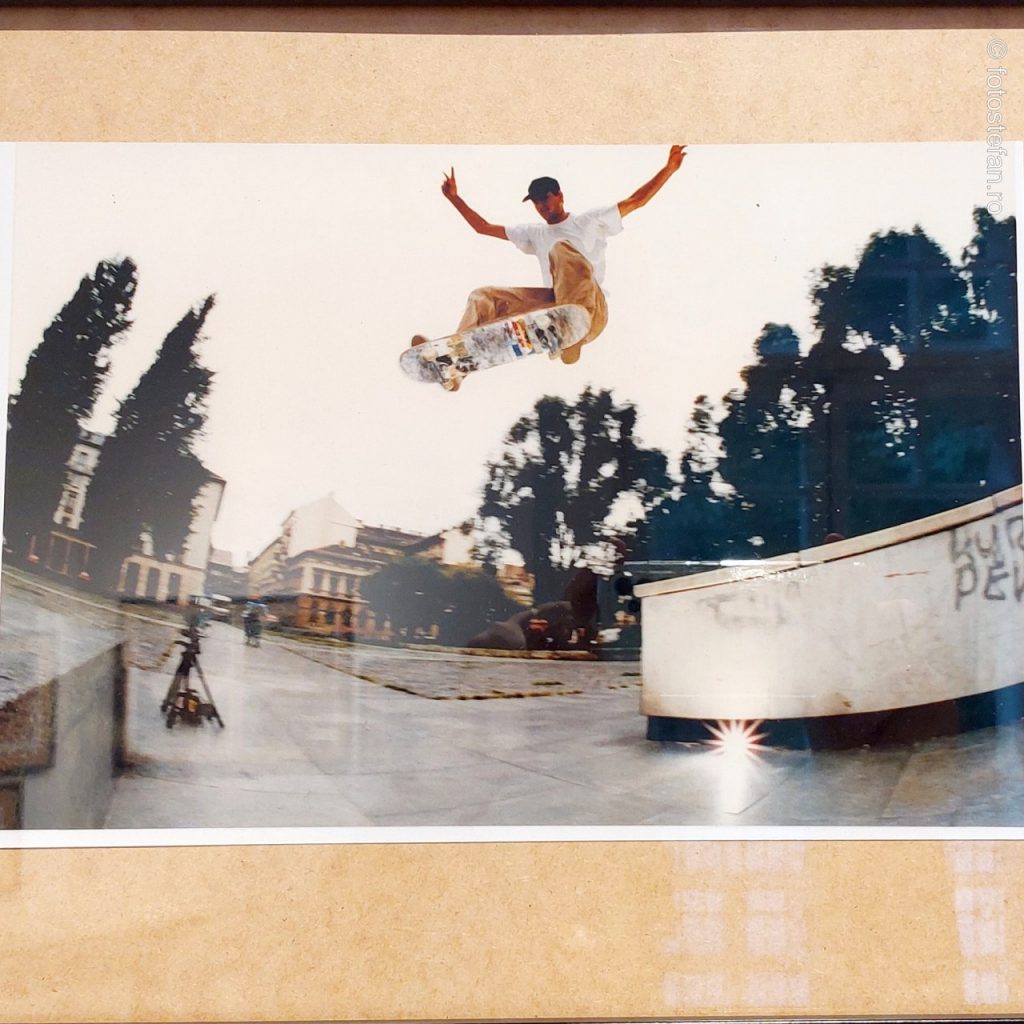 poza adolescent skateboarding budapesta foto