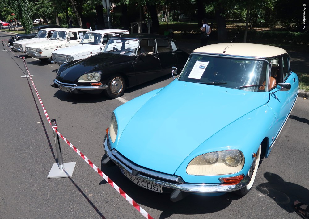 expozitia Maşinile Bucureştilor Franțuzoaicele Orașului