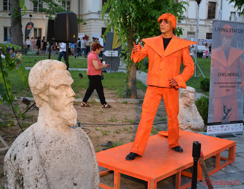 poza chelner Festivalul International de Statui Vivante #FISV2016 Bucuresti