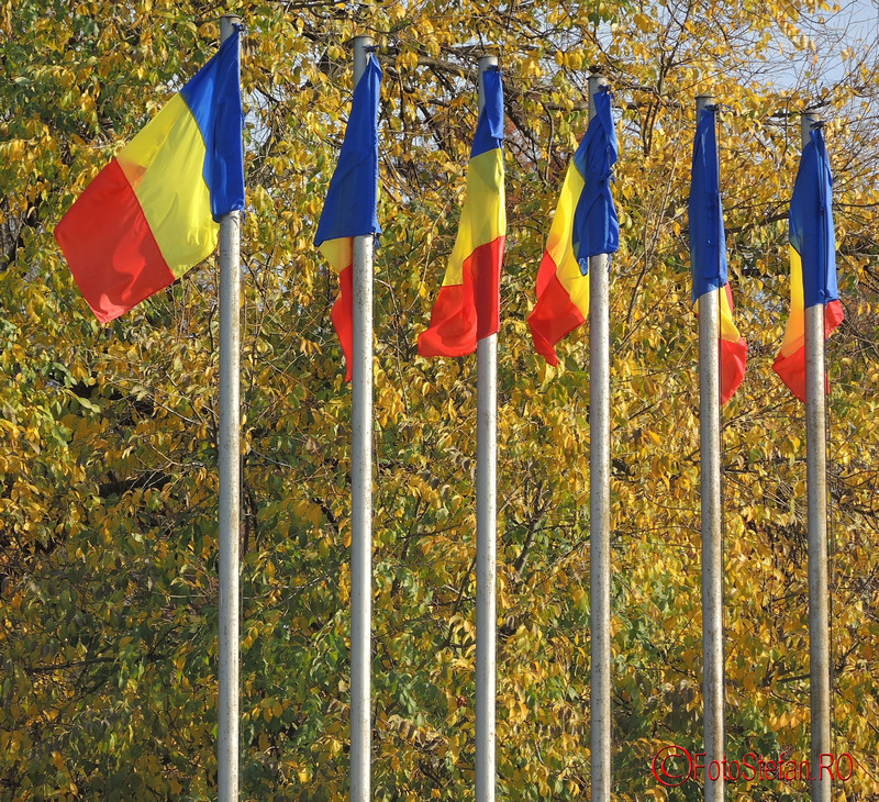 poza foto steaguri romanesti parcul carol toamna