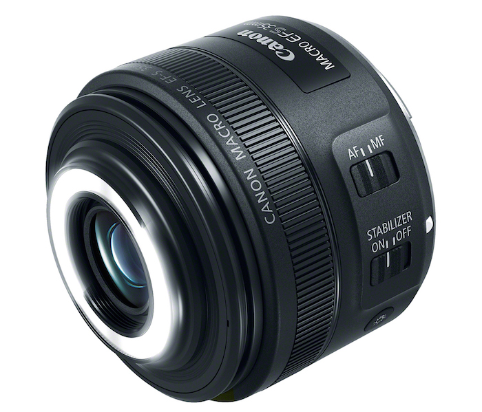 poza obiectiv Canon EF-S 35mm f/2.8 Macro IS STM cu ring-flash integrat