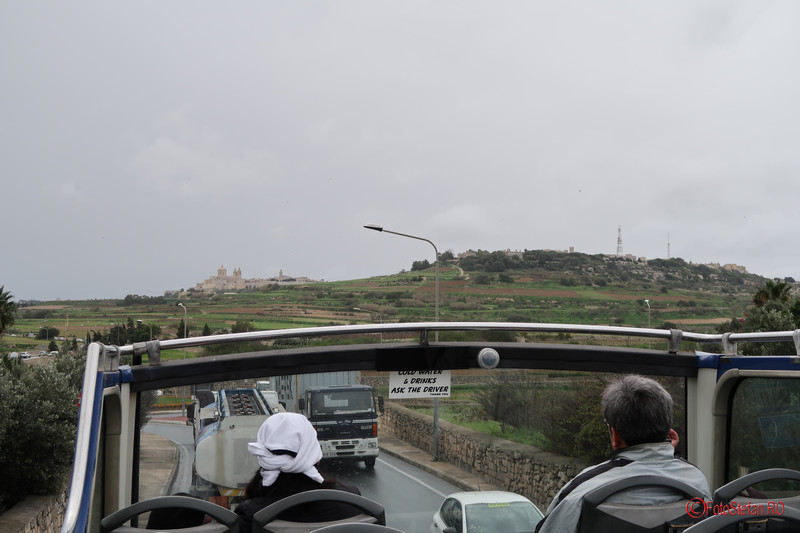 poza calatorie malta autobuz turistic mdina