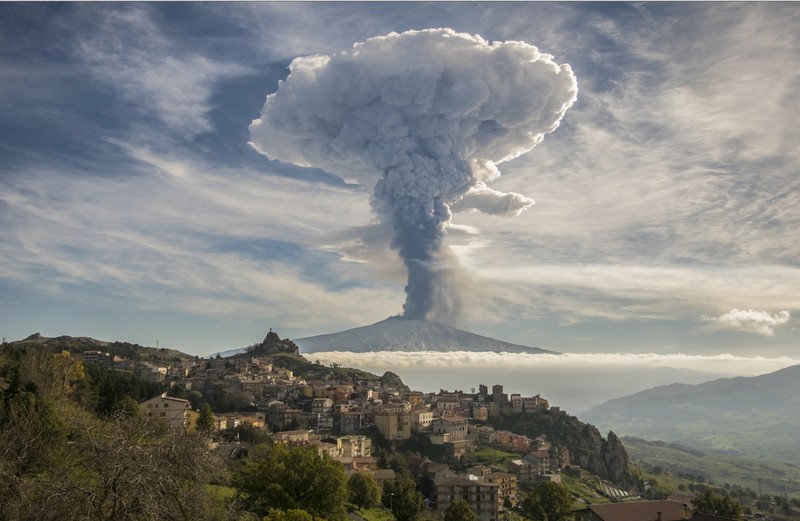 fotografi vulcan etna erupere italia munte