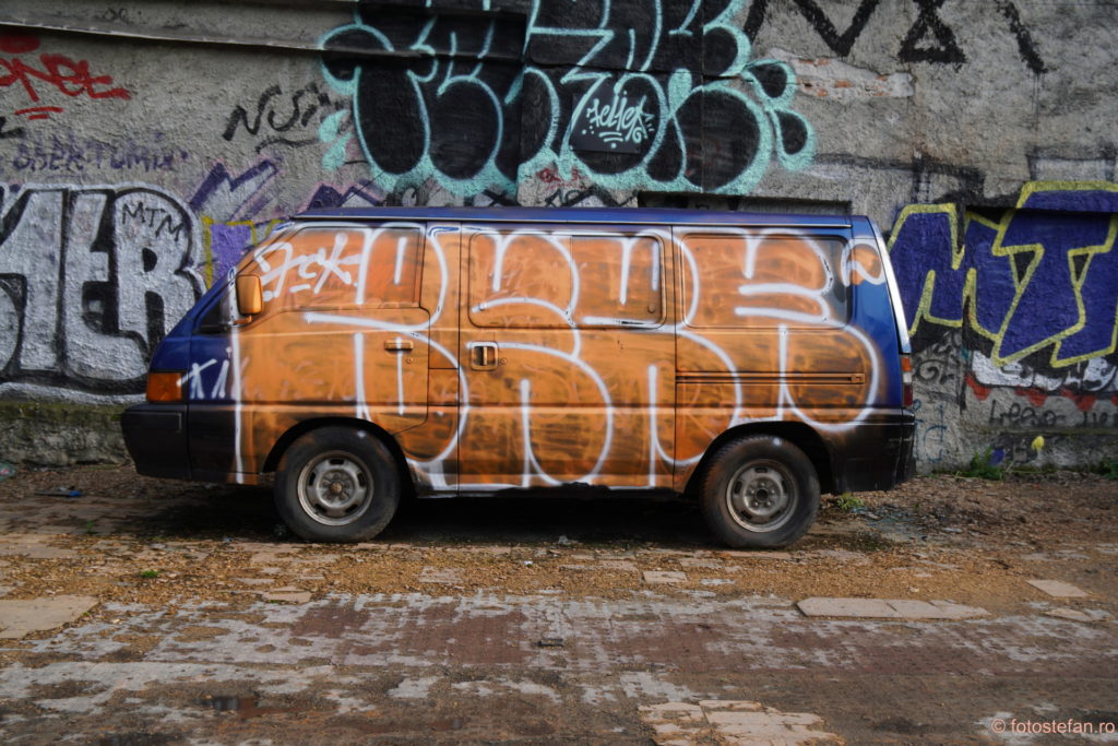 fotografie graffiti masina test zoom Sony E 16-70mm F/4