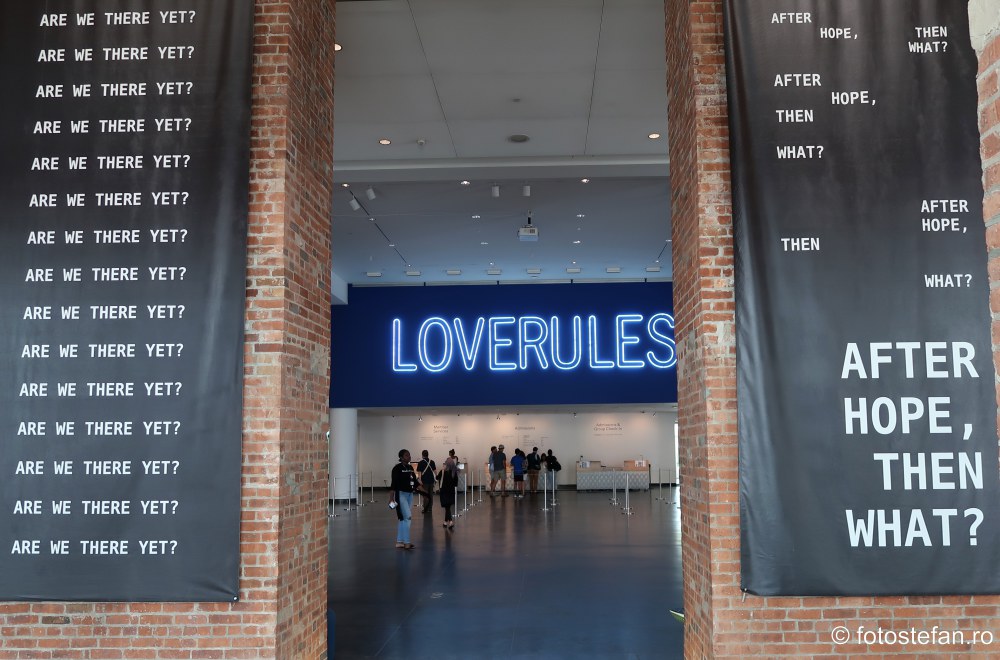 muzeul Brooklyn love rules poza obiectiv turistic new york