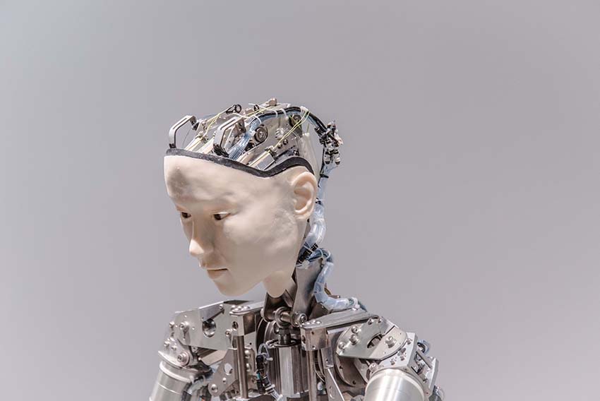 poza robot inteligenta artificiala