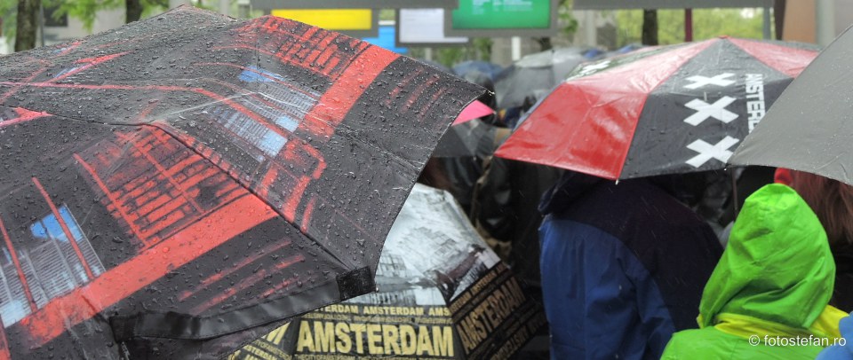 umbrele amsterdam muzeu fotografiere pe timp de ploaie