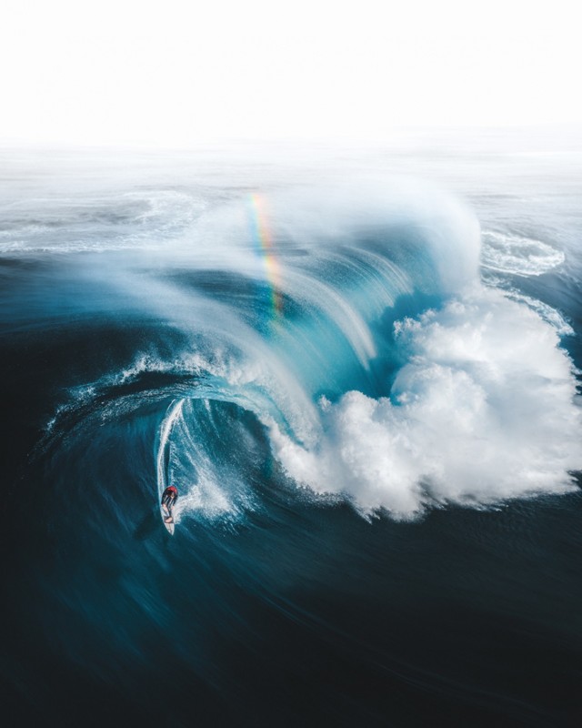 fotografie aeriana drona val surfer curcubeu