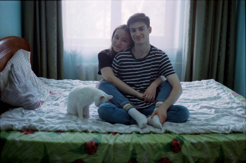 poza cuplu adolescenti pisica republica moldova documentar