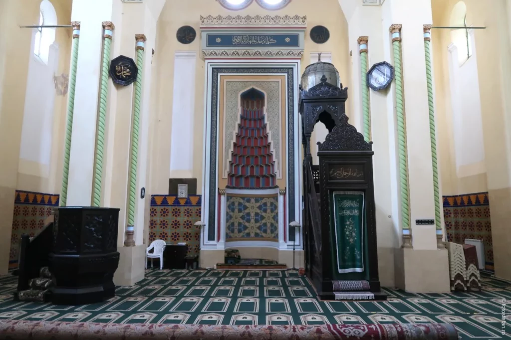 poza interior moschee constanta romania obiectiv turistic