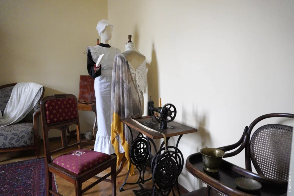 poza camera servitoarei casa darvas oradea muzeul art nouveau