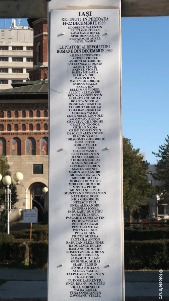poza nume participanti evenimente decembrie 1989 iasi monumentul revolutiei piata palatului
