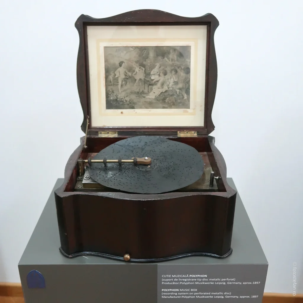 poza cutie muzicala polyphon Muzeul Științei și Tehnicii Ștefan Procopiu Palatul Culturii Iasi