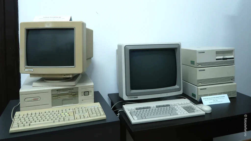 poza computer compaq si Hewlett Packard Muzeul Stiintei si Tehnicii Iasi